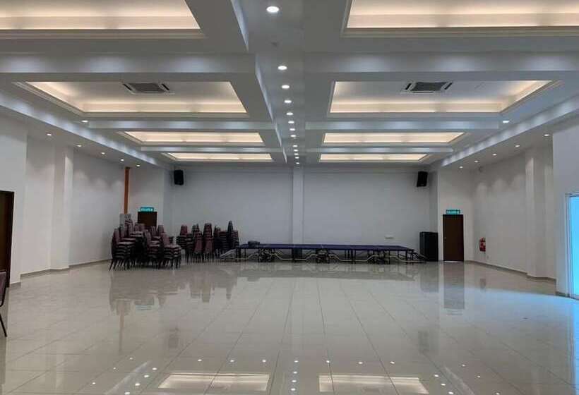 هتل Cafe & Capital O 90756 Cara Hulu