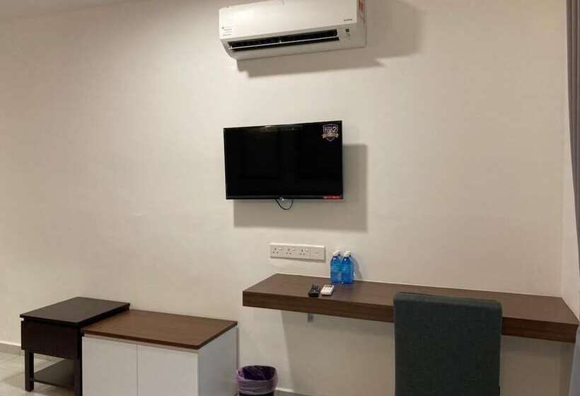 هتل Cafe & Capital O 90756 Cara Hulu