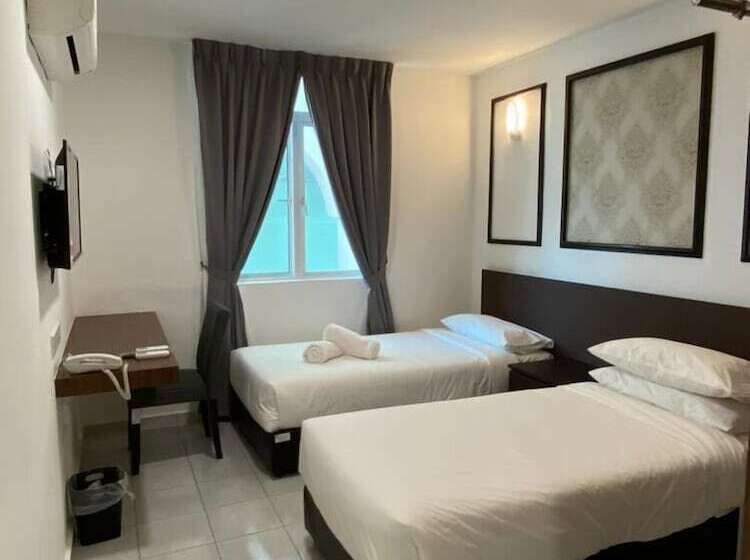 هتل Cafe & Capital O 90756 Cara Hulu