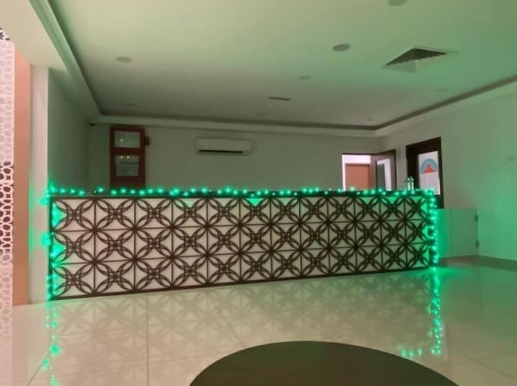 هتل Cafe & Capital O 90756 Cara Hulu