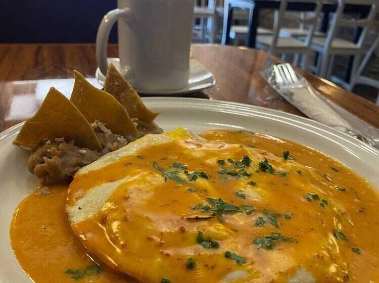 Отель Central Pirámides