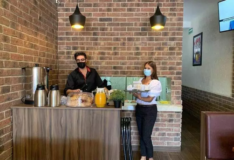 ホテル Central Pirámides