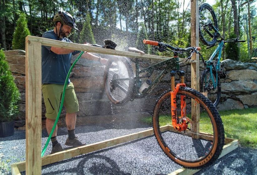 ホテル Madbush Falls