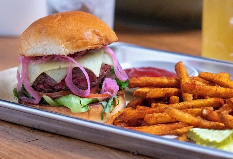 ホテル Madbush Falls