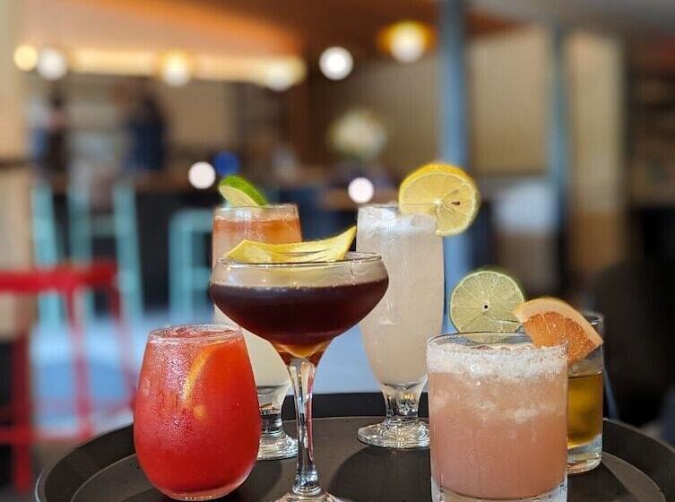 ホテル Madbush Falls