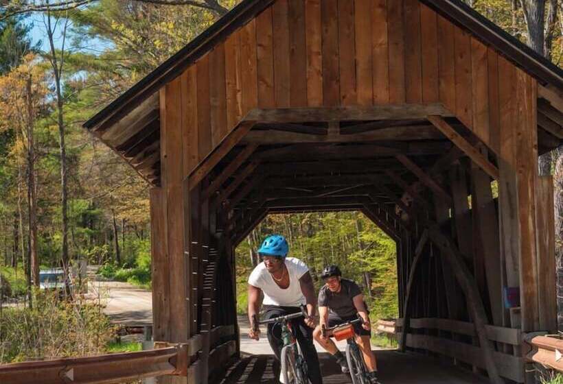 ホテル Madbush Falls