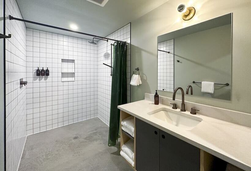 ホテル Madbush Falls