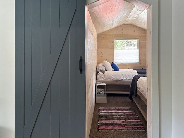 ホテル Madbush Falls