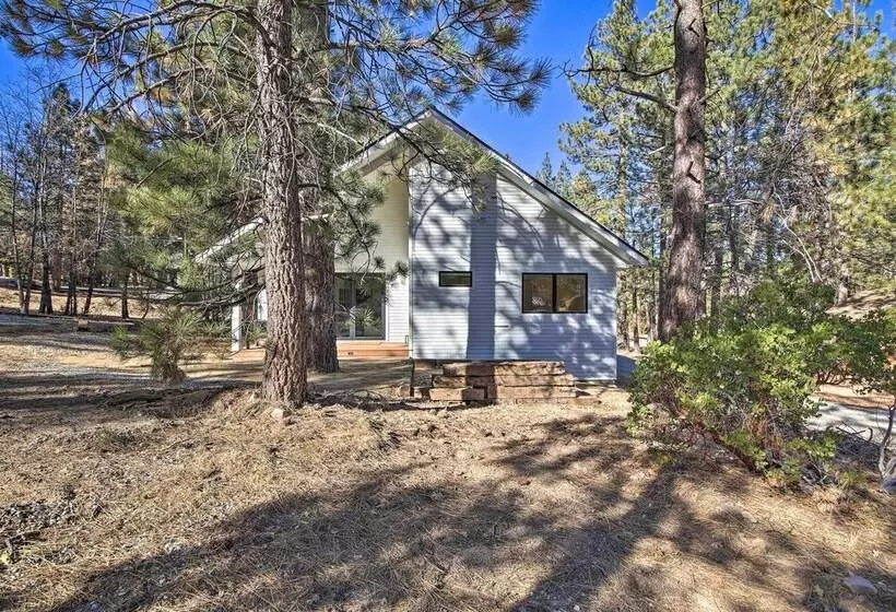 Half Mi To Big Bear Lake: Modern Home W/ Deck