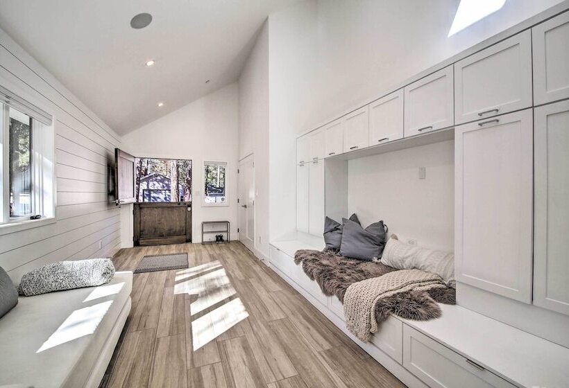 Half Mi To Big Bear Lake: Modern Home W/ Deck