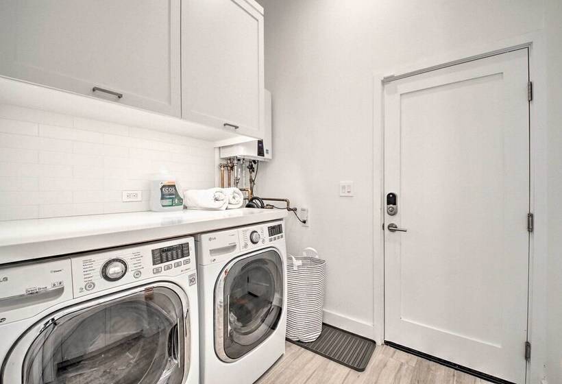 Half Mi To Big Bear Lake: Modern Home W/ Deck