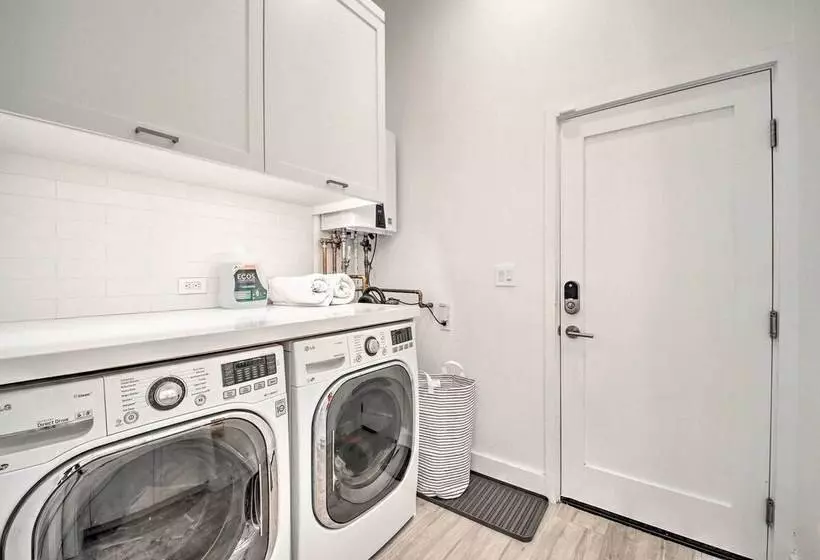 Half Mi To Big Bear Lake: Modern Home W/ Deck