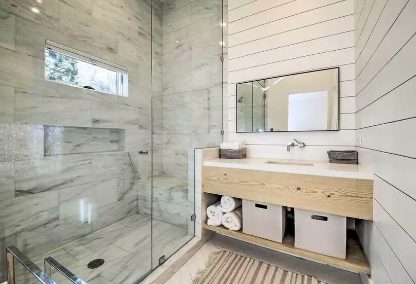 Half Mi To Big Bear Lake: Modern Home W/ Deck