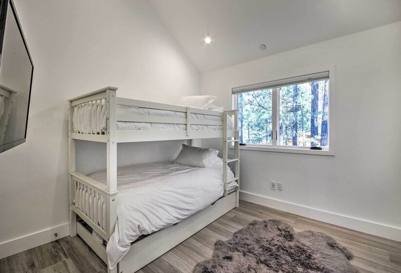 Half Mi To Big Bear Lake: Modern Home W/ Deck
