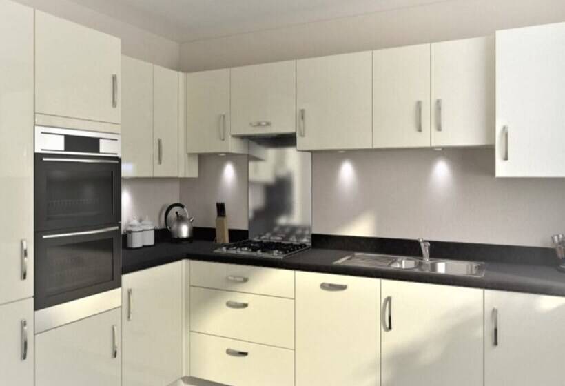 ペンション Room In Guest Room   Ensuite Double Room, Full Kitchen, In 3 Bed Home