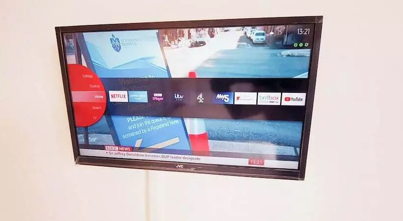 Majatalo Room In Guest Room   Ensuite Double Room, Full Kitchen, In 3 Bed Home