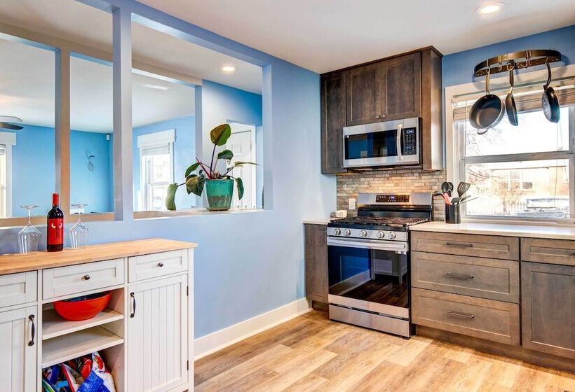 Pet Friendly Denver Home: Walk To Restaurants