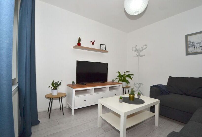 레지던스 Charming 5 Bed House In City Center And Car Park