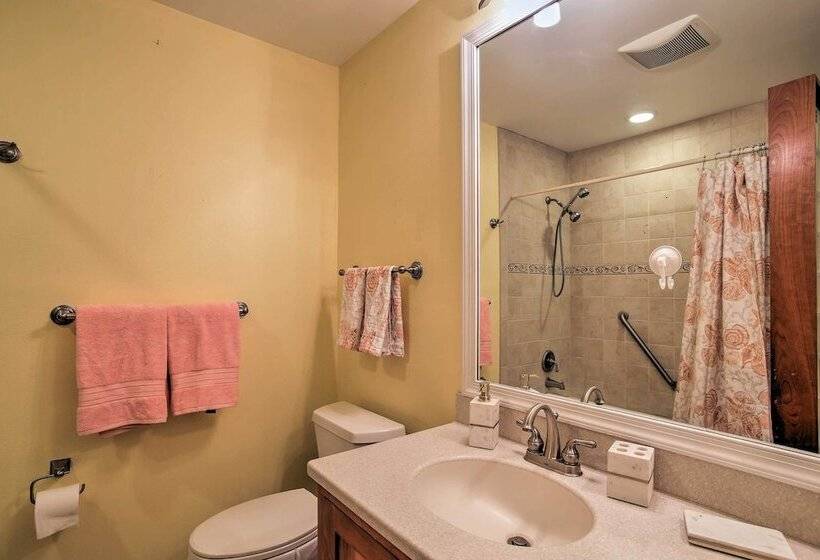 Riviera Beach Home W/ Pool Walk To Beaches!