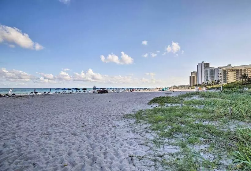 Riviera Beach Home W/ Pool   Walk To Beaches!