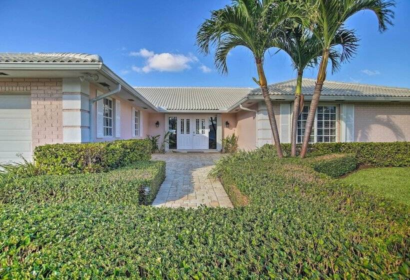 Riviera Beach Home W/ Pool Walk To Beaches!