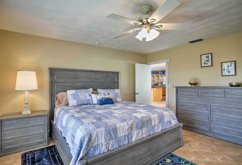 Riviera Beach Home W/ Pool Walk To Beaches!