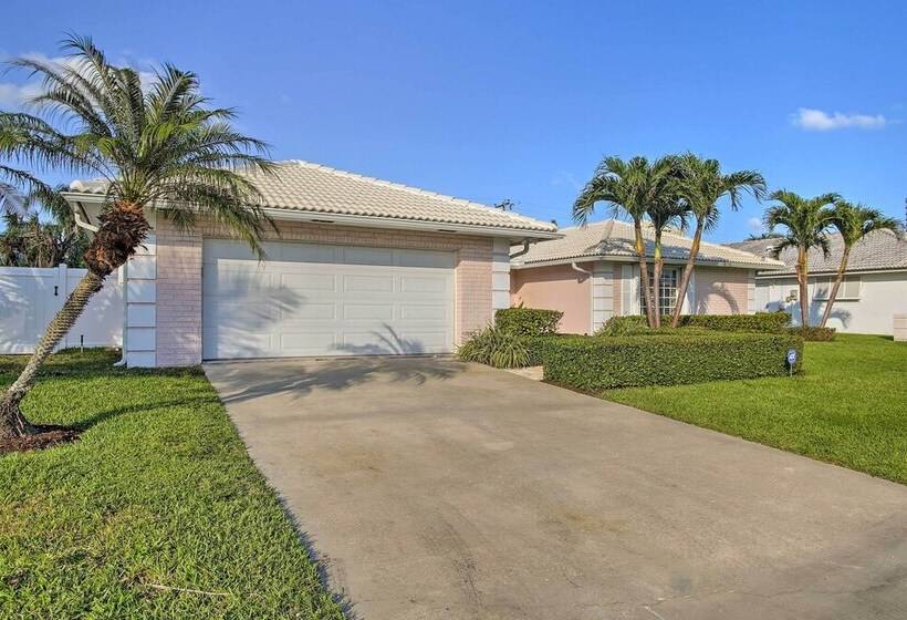 Riviera Beach Home W/ Pool Walk To Beaches!