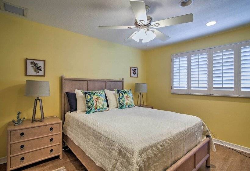 Riviera Beach Home W/ Pool Walk To Beaches!