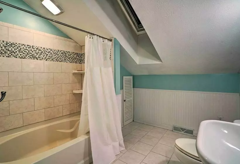 Spacious Oneida Retreat W/ Game Room!