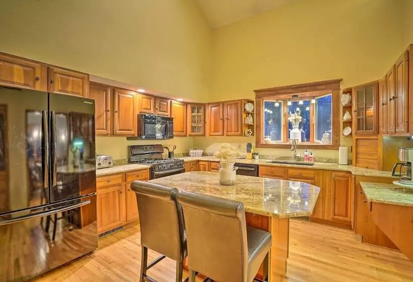 Spacious Oneida Retreat W/ Game Room!