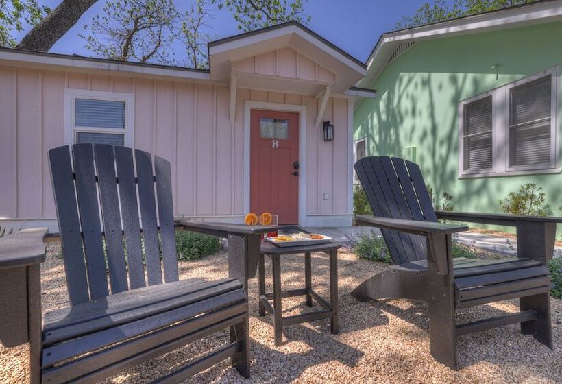 The Grove B Stylish Cottage   Walk To Main