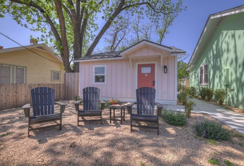 The Grove B Stylish Cottage   Walk To Main