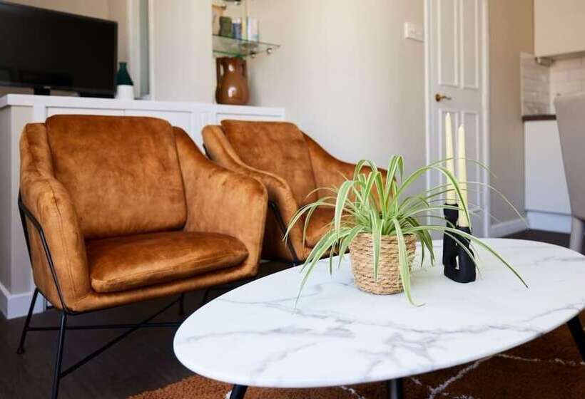 The Holland Park Crib   Classy 2bdr House