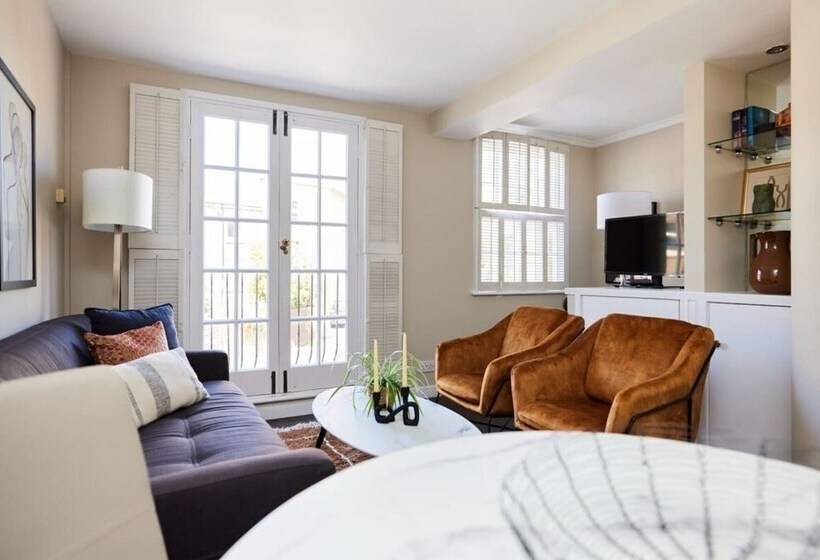 The Holland Park Crib   Classy 2bdr House