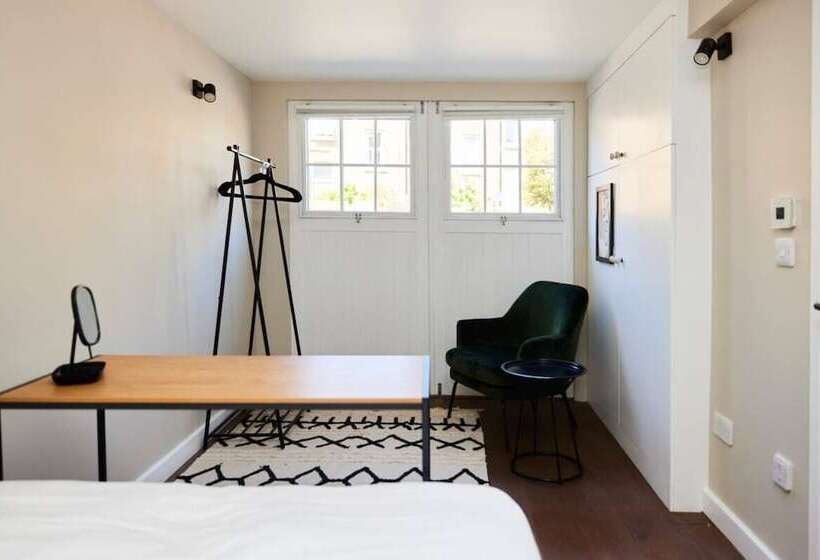 The Holland Park Crib   Classy 2bdr House