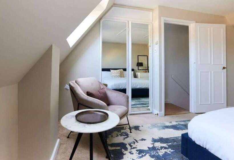 The Holland Park Crib   Classy 2bdr House