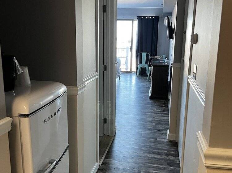 Trade Winds On The Bay