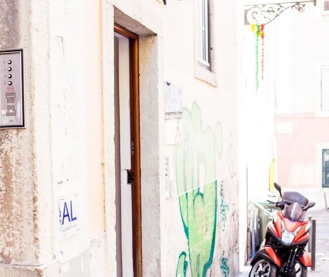 هاستل Lx Center Chiado