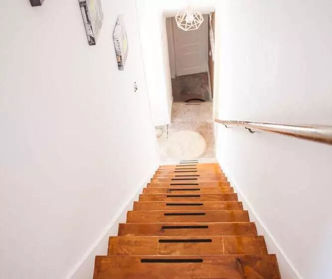 هاستل Lx Center Chiado