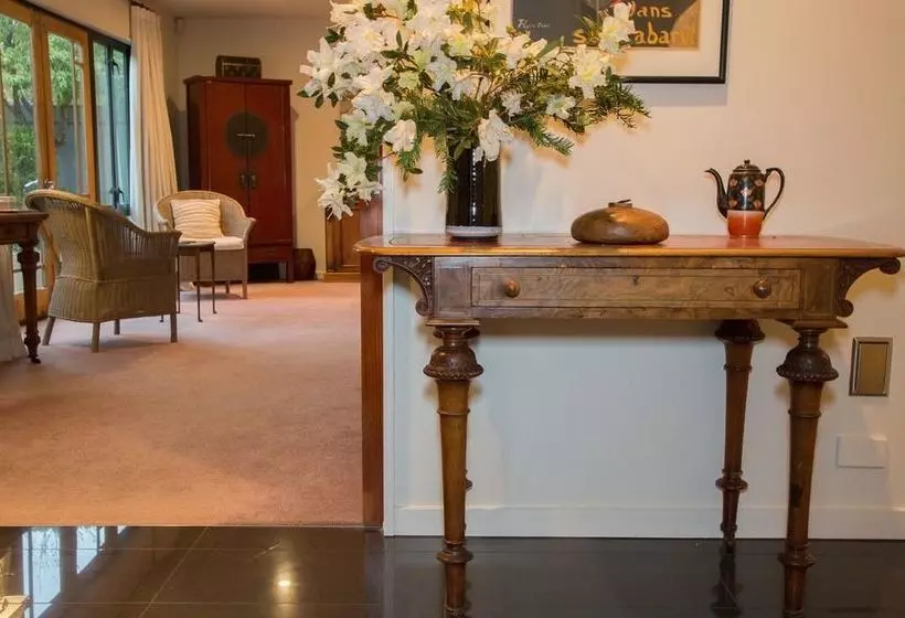 40 Thornycroft Street Bed And Breakfast
