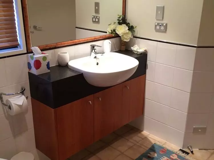 40 Thornycroft Street Bed And Breakfast