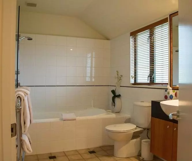 40 Thornycroft Street Bed And Breakfast
