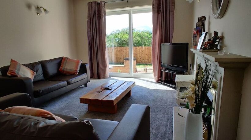 مبيت وإفطار Aaron Lodge Guest House