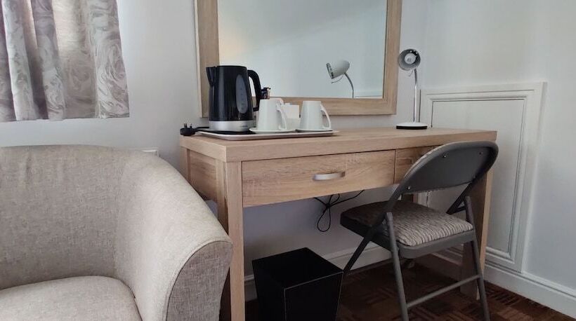 مبيت وإفطار Aaron Lodge Guest House