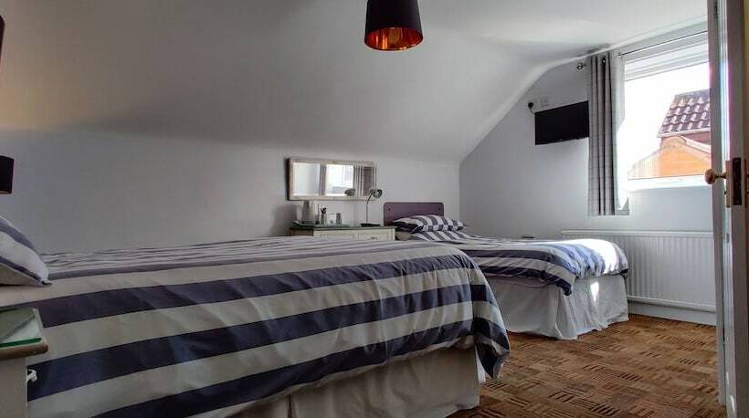 مبيت وإفطار Aaron Lodge Guest House