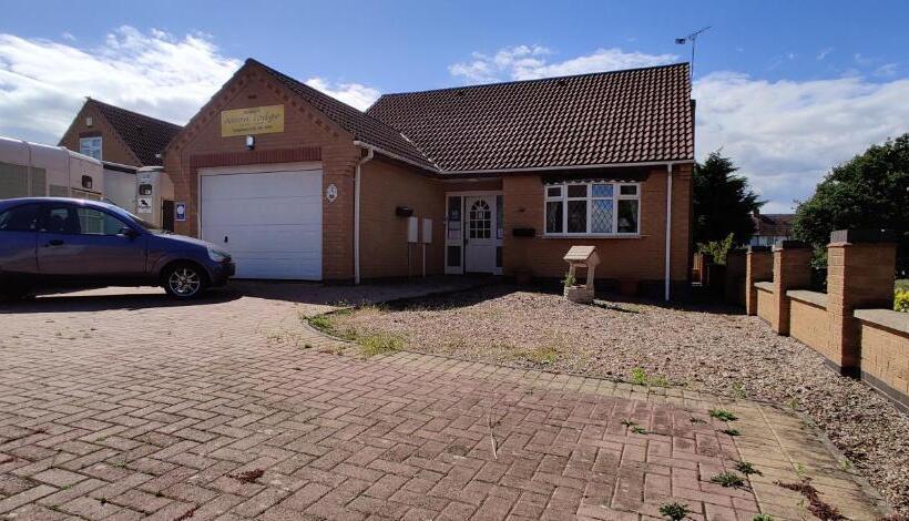 مبيت وإفطار Aaron Lodge Guest House