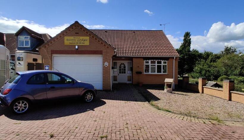 مبيت وإفطار Aaron Lodge Guest House