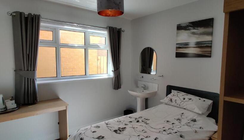 مبيت وإفطار Aaron Lodge Guest House