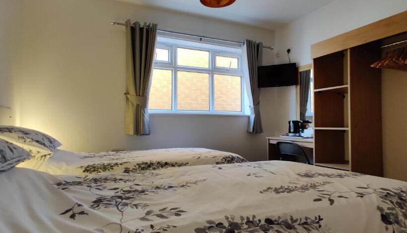 مبيت وإفطار Aaron Lodge Guest House