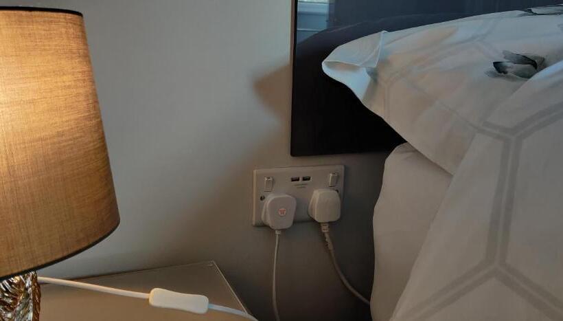 مبيت وإفطار Aaron Lodge Guest House